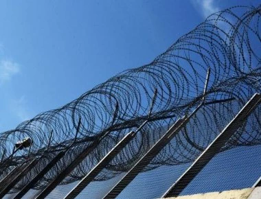 Αφού «άδειασαν» τις φυλακές με το νόμο Παρασκευόπουλου τώρα θέλουν να μην αφήσουν κανένα μέσα…